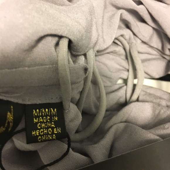 Off shoulder/open back Top - Picture 5 of 6